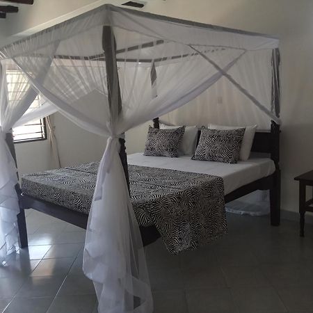 Queen K Cottages Watamu At Chrystal Homes Экстерьер фото