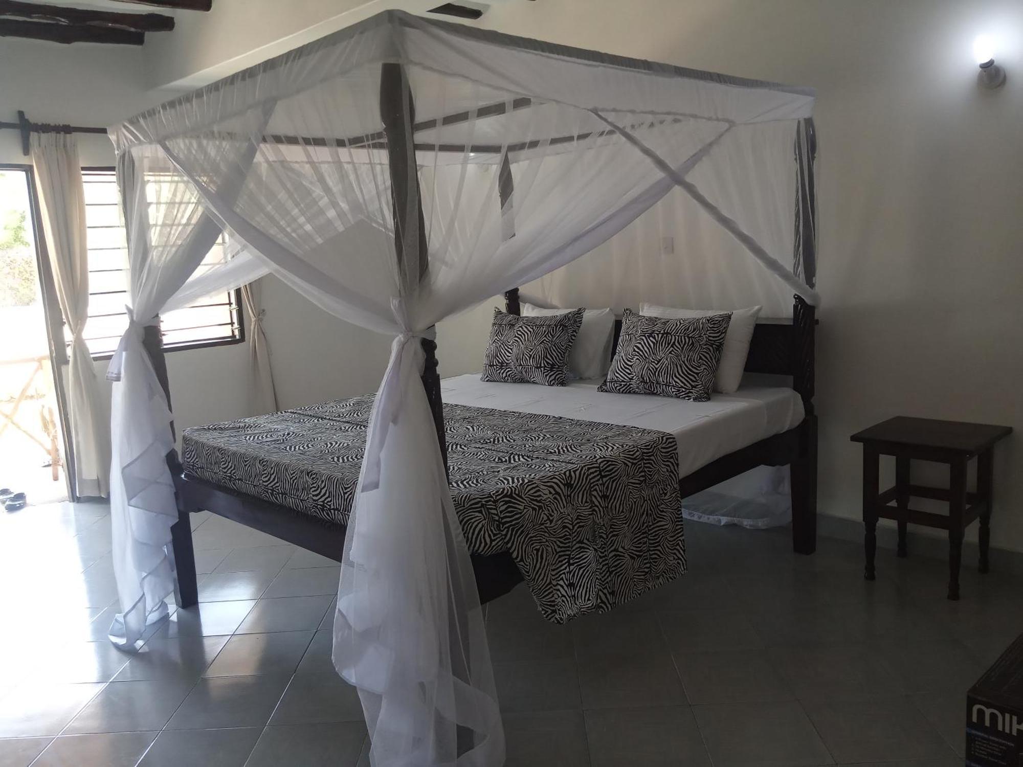 Queen K Cottages Watamu At Chrystal Homes Экстерьер фото