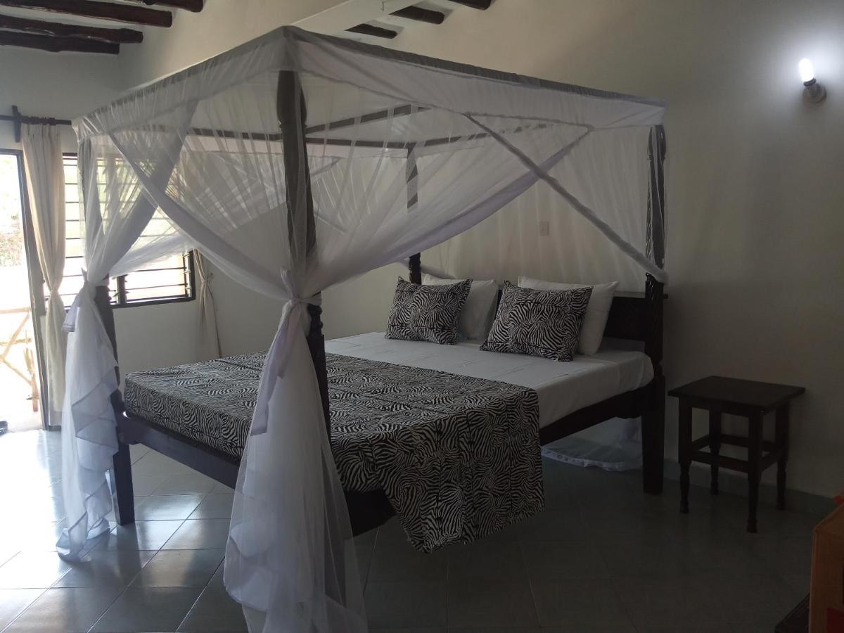 Queen K Cottages Watamu At Chrystal Homes Экстерьер фото