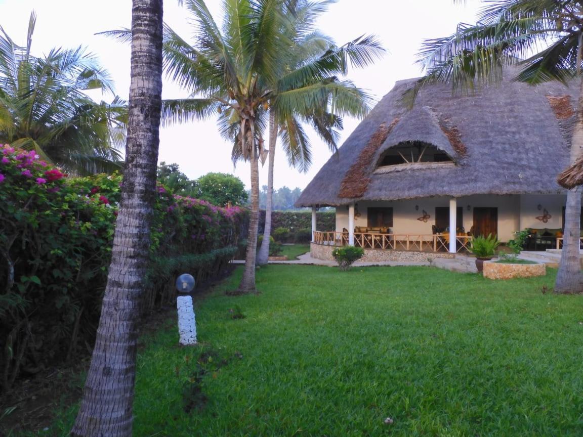 Queen K Cottages Watamu At Chrystal Homes Экстерьер фото