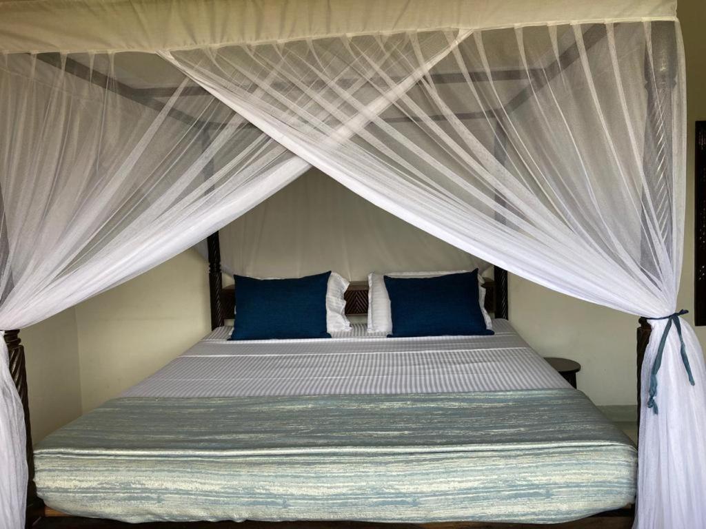 Queen K Cottages Watamu At Chrystal Homes Экстерьер фото