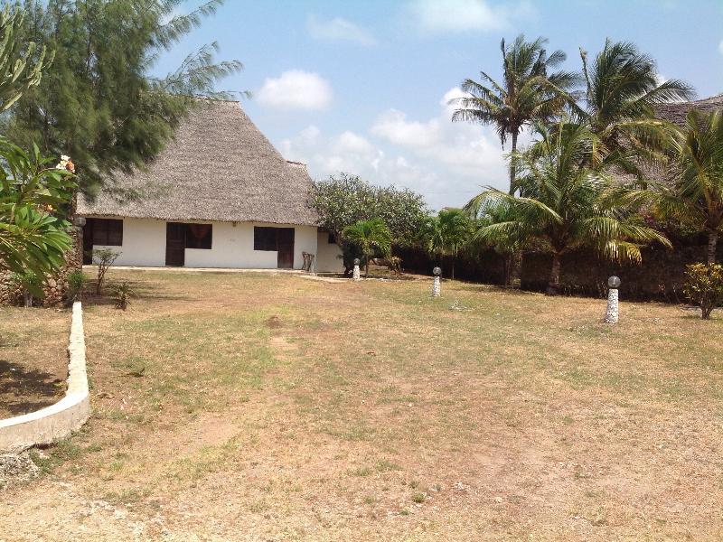 Queen K Cottages Watamu At Chrystal Homes Экстерьер фото